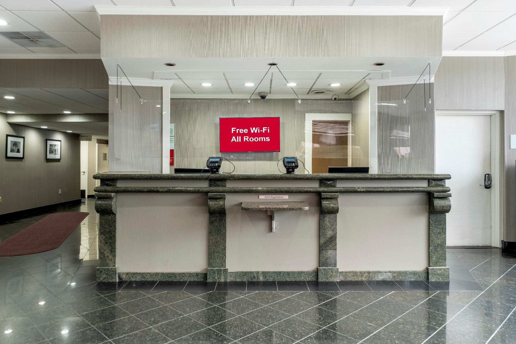 Red Roof Inn Plus Newark Liberty Airport - Carteret Exterior photo